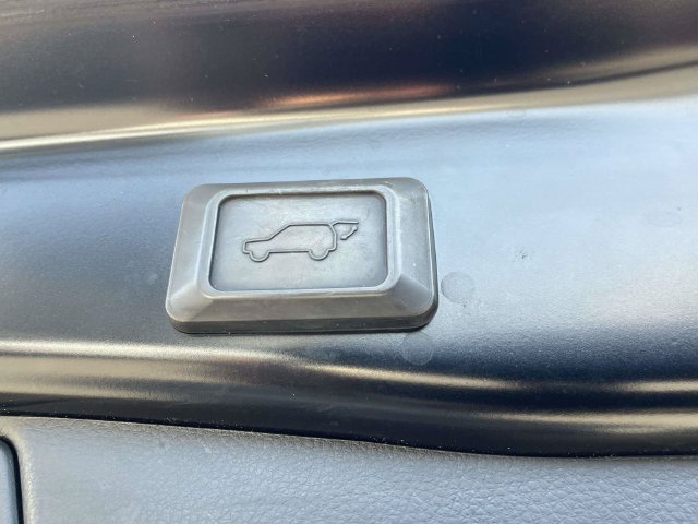 Used 2019 Toyota RAV4 XLE Premium FWD image 30