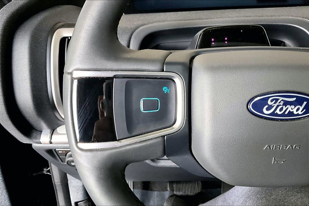 Certified 2025 Ford Expedition Active image 17