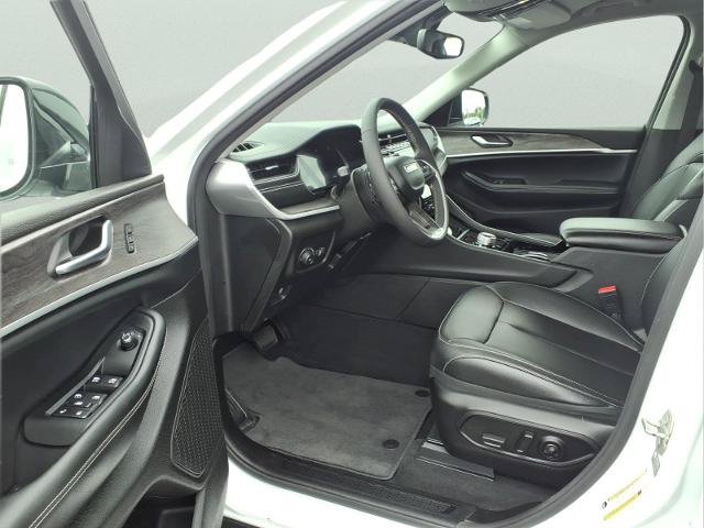 Used 2023 Jeep Grand Cherokee L Limited AWD/4WD image 8
