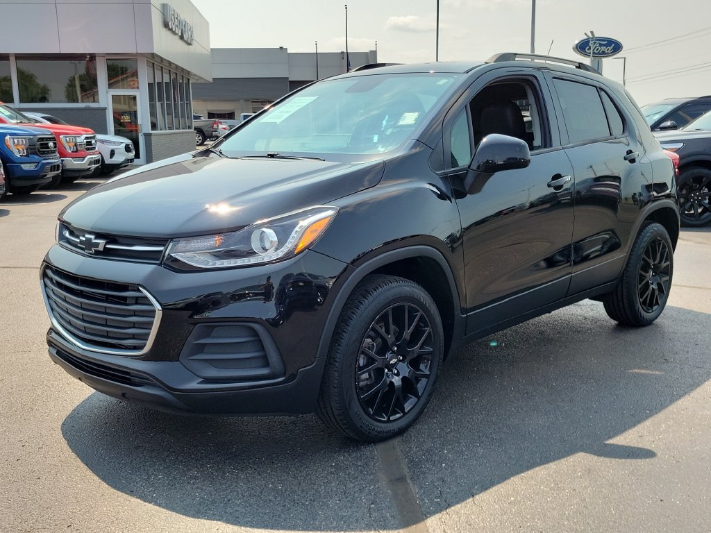 Used 2022 Chevrolet Trax LT w/ Premium Seat Package AWD/4WD image 8