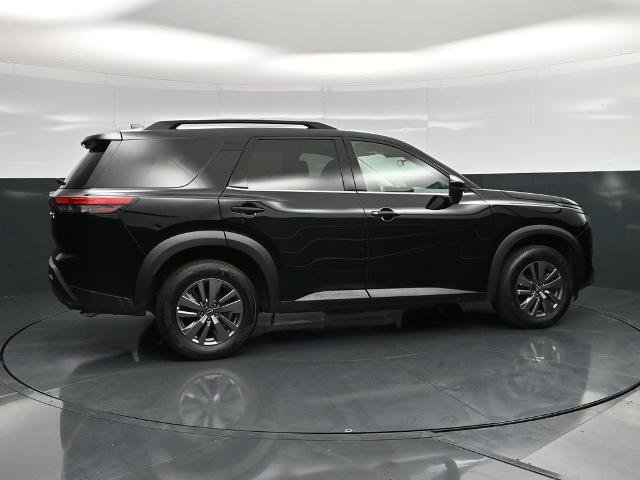 Used 2025 Nissan Pathfinder SV FWD image 3