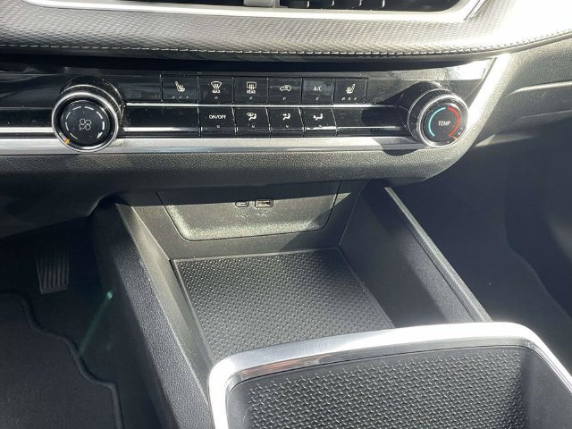 Used 2026 Chevrolet Equinox LT FWD image 8