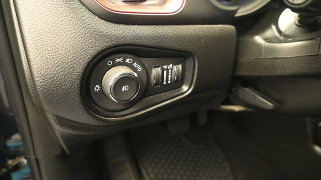 Used 2021 Jeep Renegade Trailhawk AWD/4WD image 14
