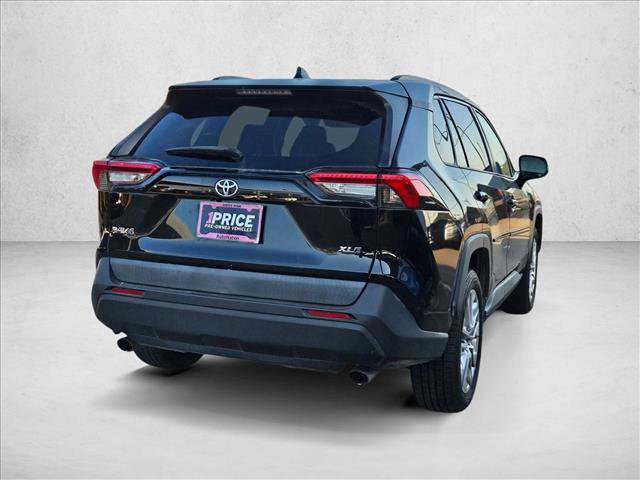 Used 2020 Toyota RAV4 XLE Premium FWD image 5
