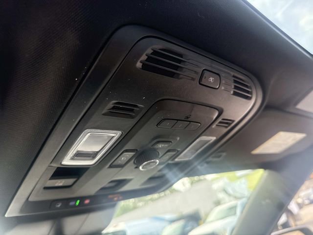 Used 2021 Cadillac Escalade Premium Luxury image 28