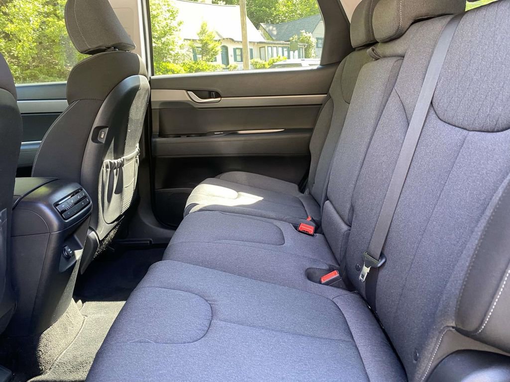 Used 2022 Hyundai Palisade SE FWD image 11
