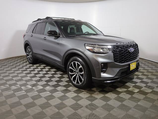 Certified 2025 Ford Explorer ST-Line AWD/4WD image 4