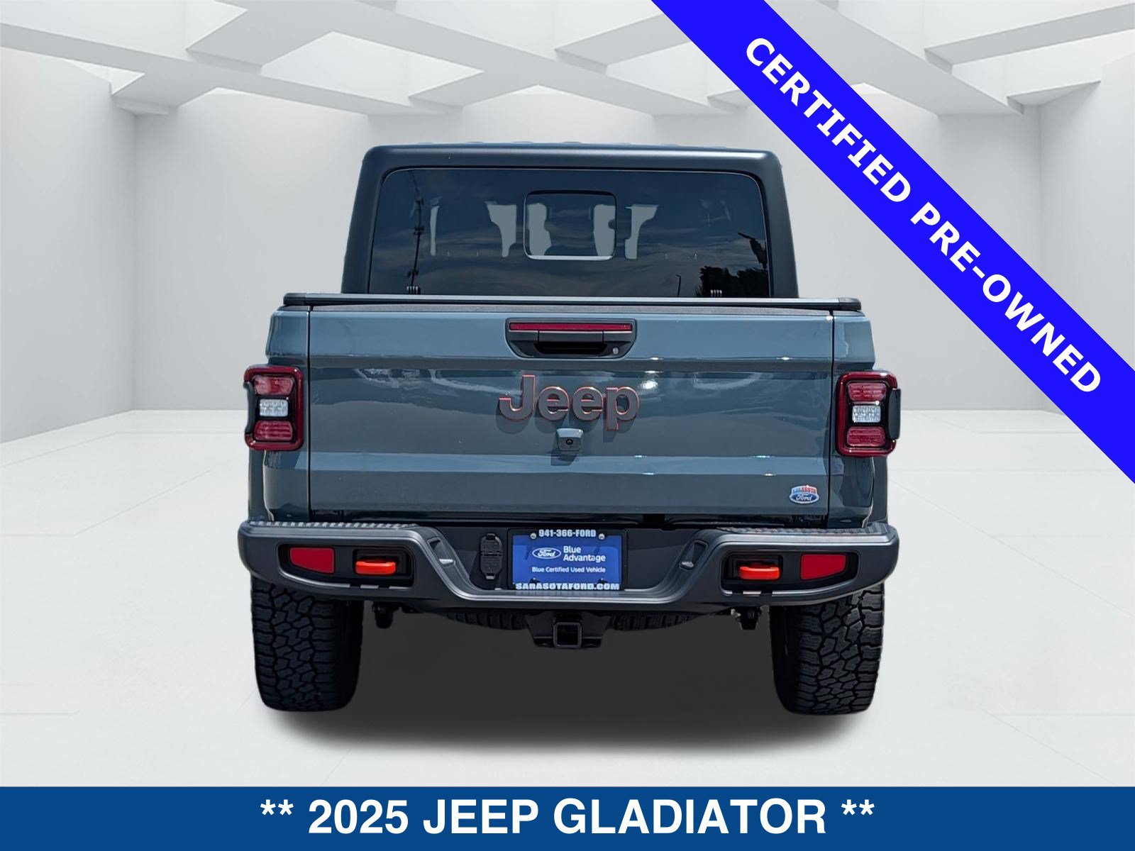 Used 2025 Jeep Gladiator Mojave w/ Convenience Group AWD/4WD image 6