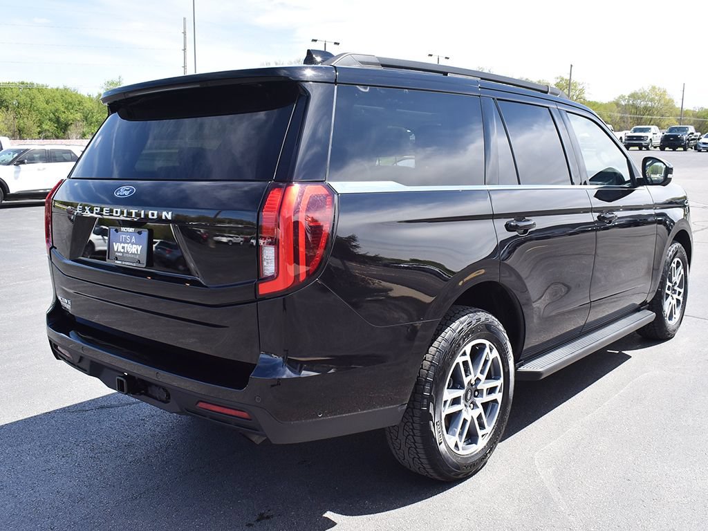 Certified 2025 Ford Expedition Active AWD/4WD image 17