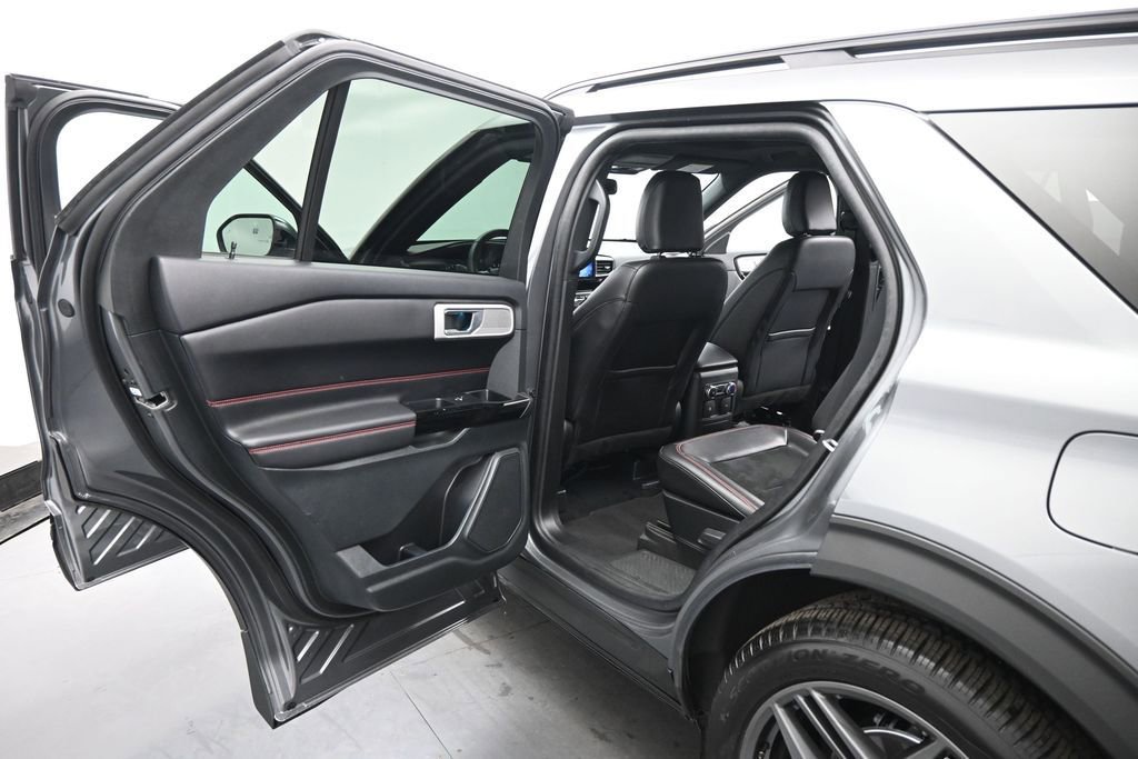 Certified 2024 Ford Explorer ST-Line w/ Class IV Trailer Tow Package RWD image 17
