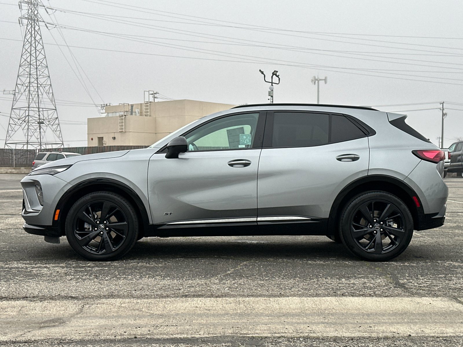 Used 2025 Buick Envision Sport Touring image 2