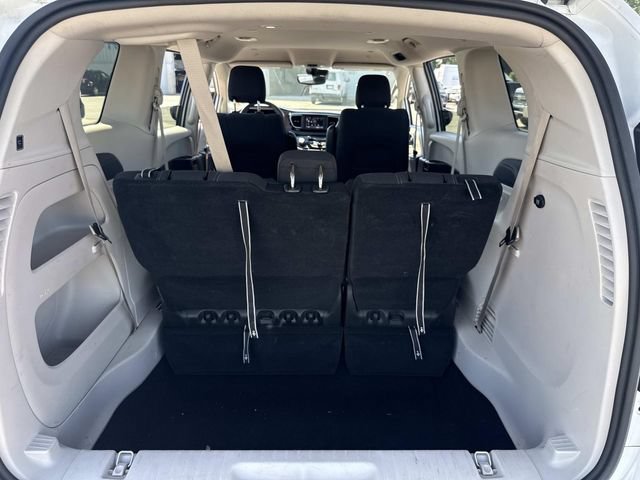Used 2023 Chrysler Voyager LX FWD image 7