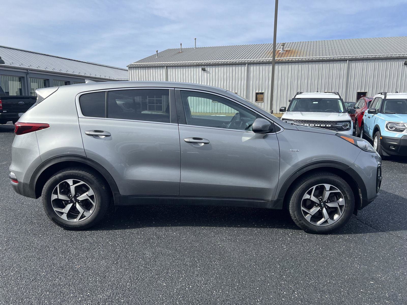 Used 2020 Kia Sportage LX image 2
