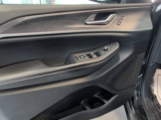 Used 2023 Jeep Grand Cherokee L Limited w/ Luxury Tech Group II AWD/4WD image 14
