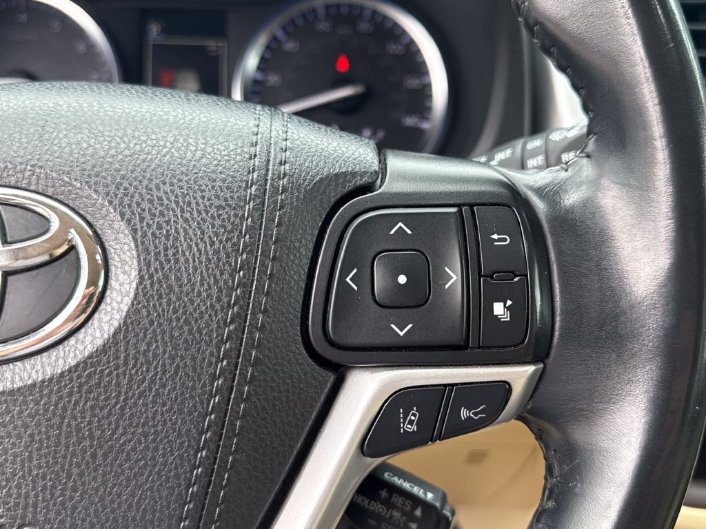 Used 2019 Toyota Highlander Limited AWD/4WD image 19