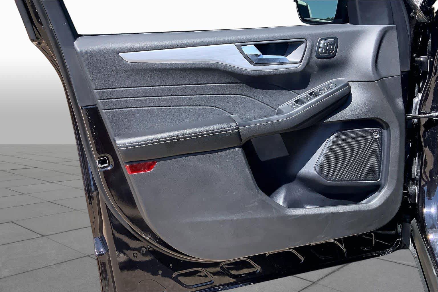Certified 2025 Ford Escape Platinum AWD/4WD image 22