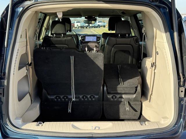 Used 2024 Chrysler Pacifica Touring-L FWD image 6