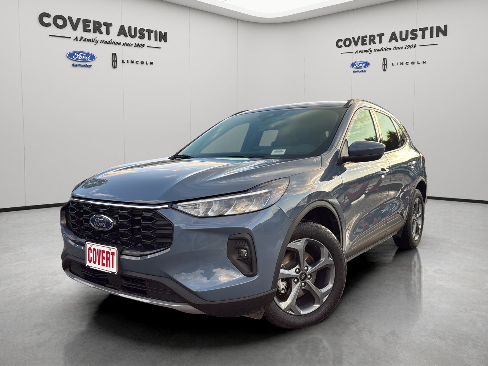 Certified 2025 Ford Escape ST-Line Select AWD/4WD image 1