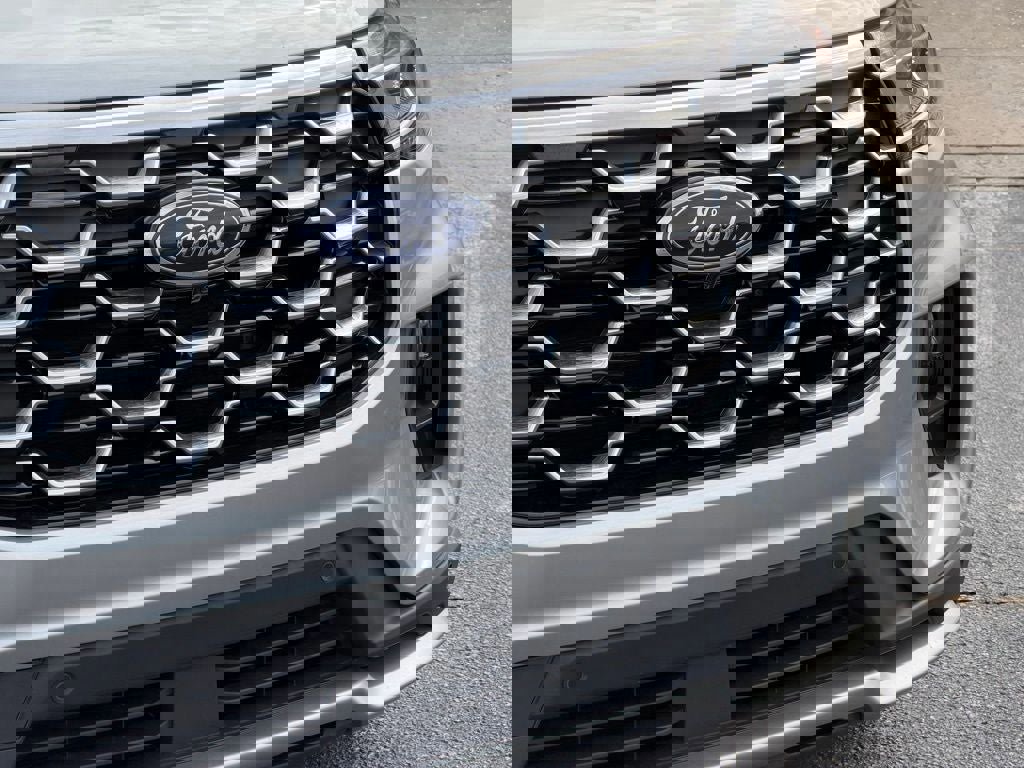 Certified 2025 Ford Explorer Platinum w/ Ultimate Package image 9