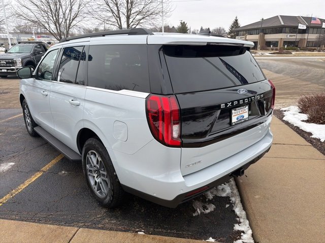 Certified 2025 Ford Expedition Active image 3