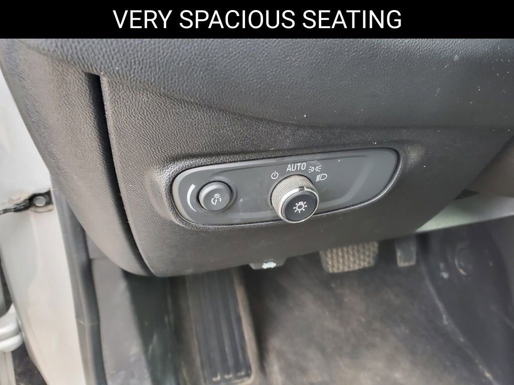 Used 2019 Chevrolet Equinox LS w/ LS Convenience Package image 16