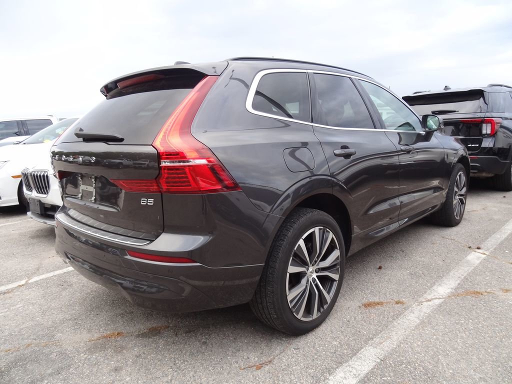 Used 2022 Volvo XC60 B5 Momentum w/ Protection Package Premier FWD image 4