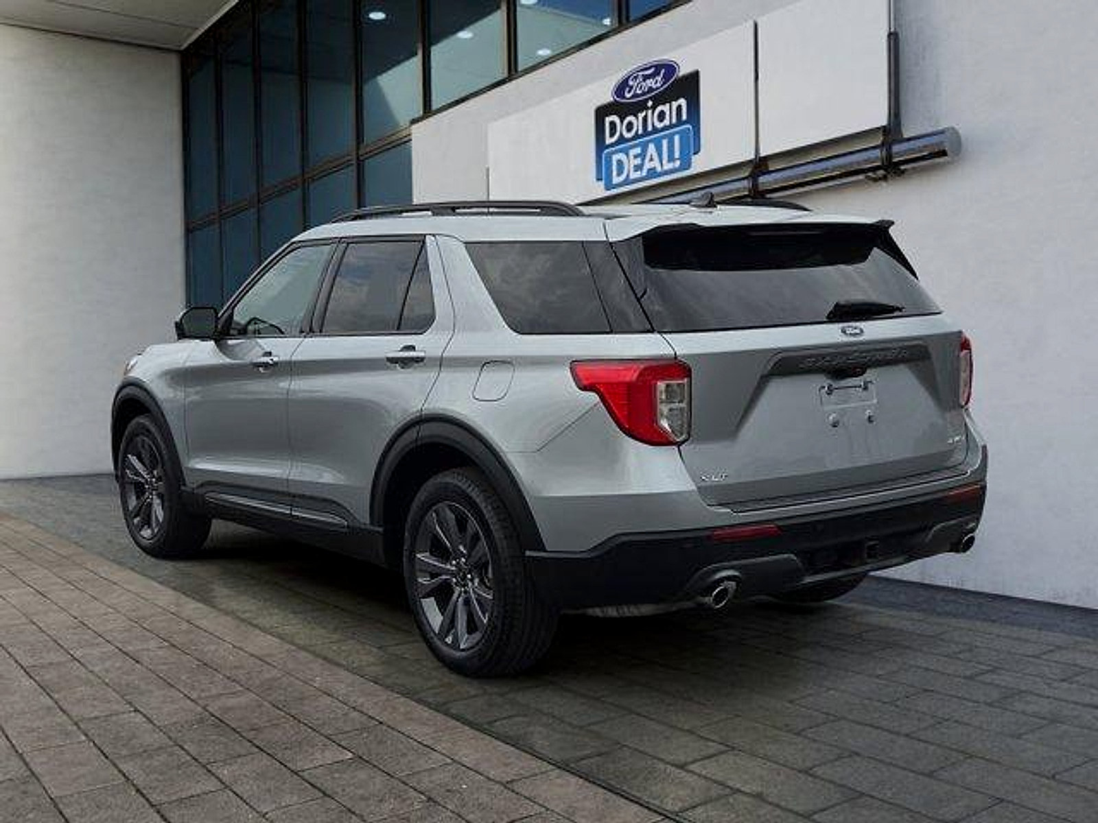Certified 2023 Ford Explorer XLT w/ Equipment Group 202A AWD/4WD image 5