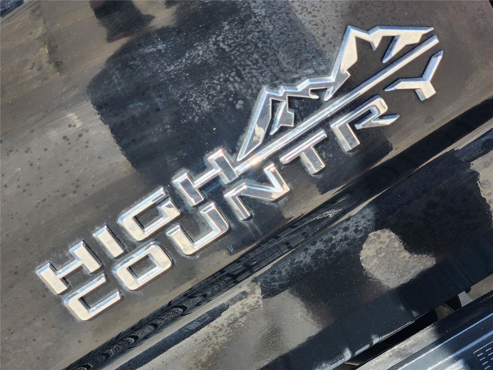 Used 2022 Chevrolet Silverado 2500 High Country w/ Technology Package AWD/4WD image 10