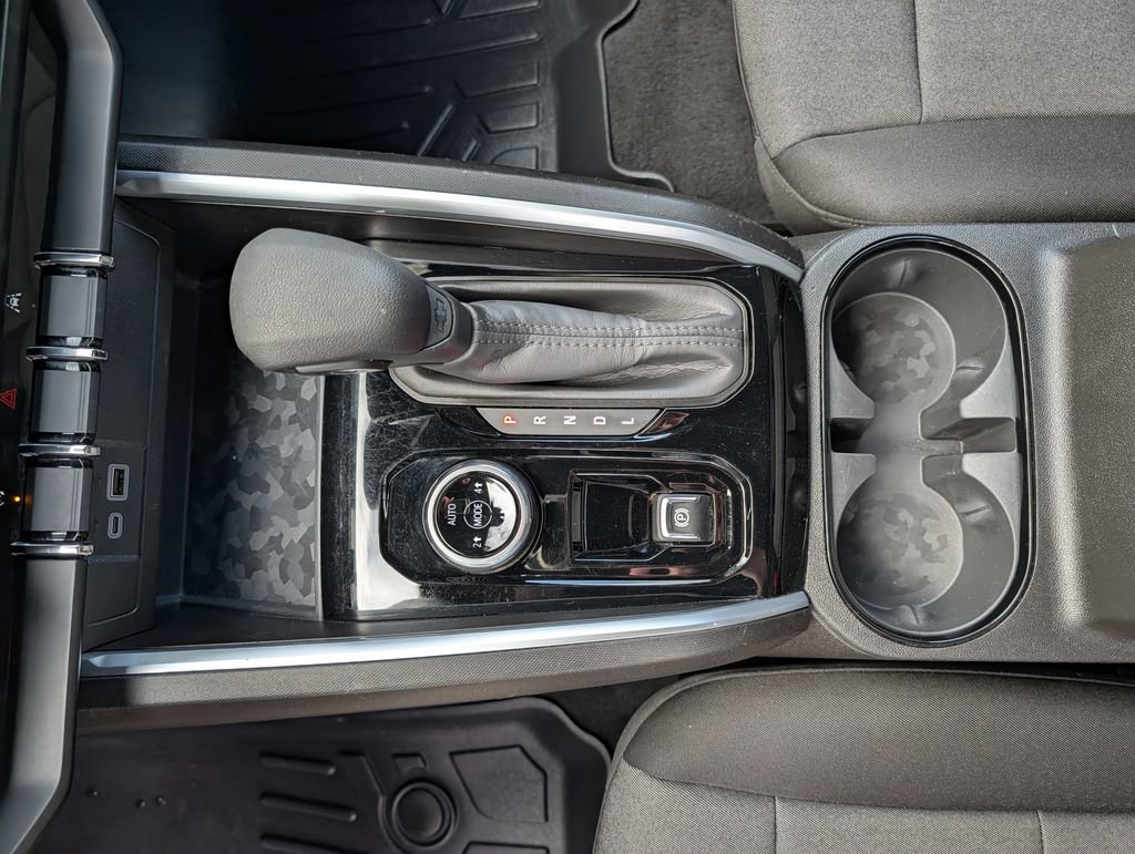 Used 2024 Chevrolet Colorado Trail Boss w/ Technology Package AWD/4WD image 13