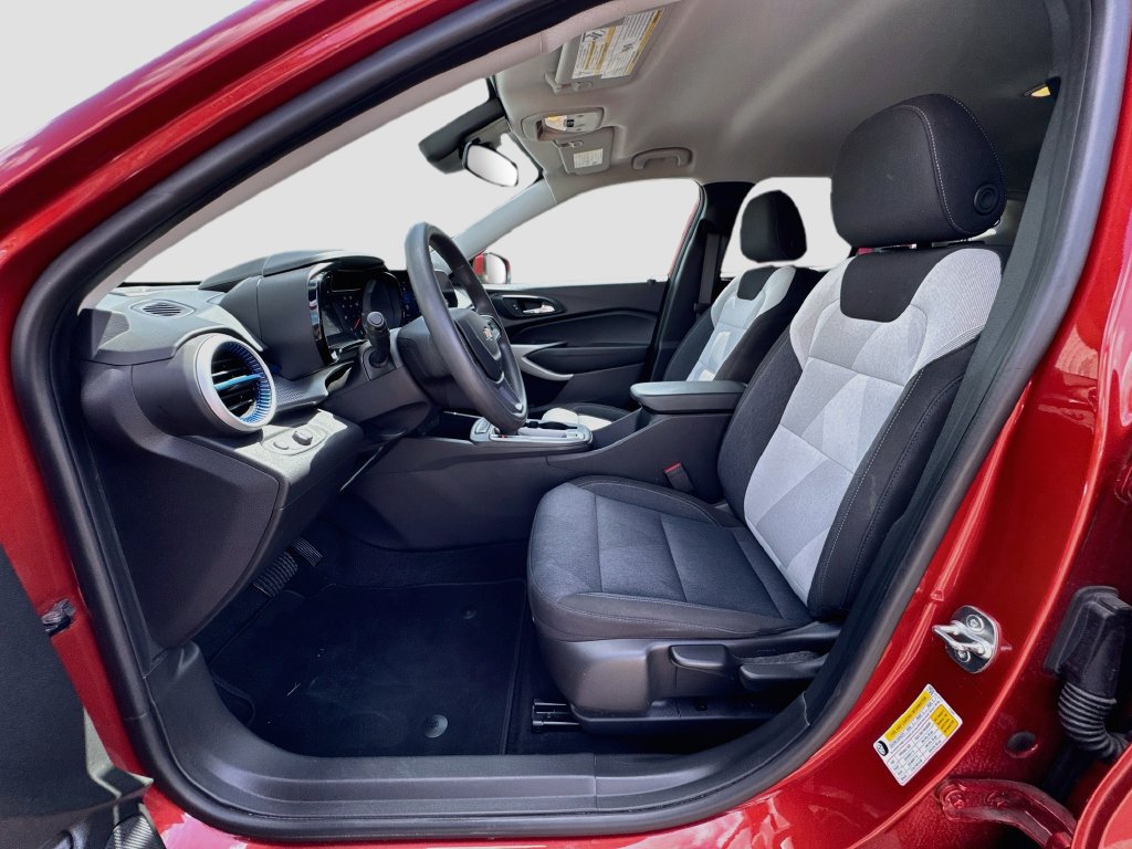 Used 2024 Chevrolet Trax LS w/ LS Convenience Package FWD image 20