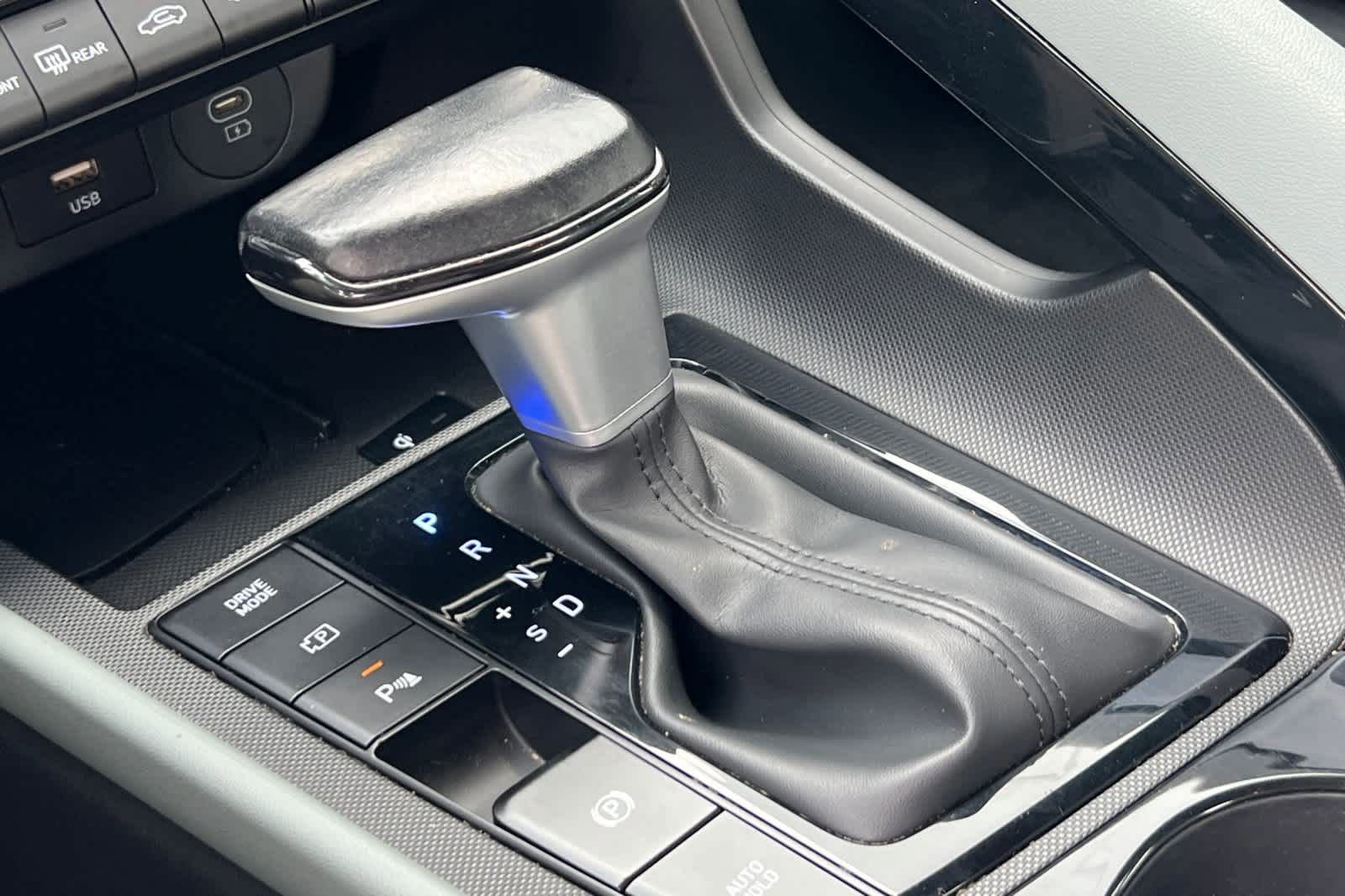 Used 2024 Hyundai Elantra Limited image 22