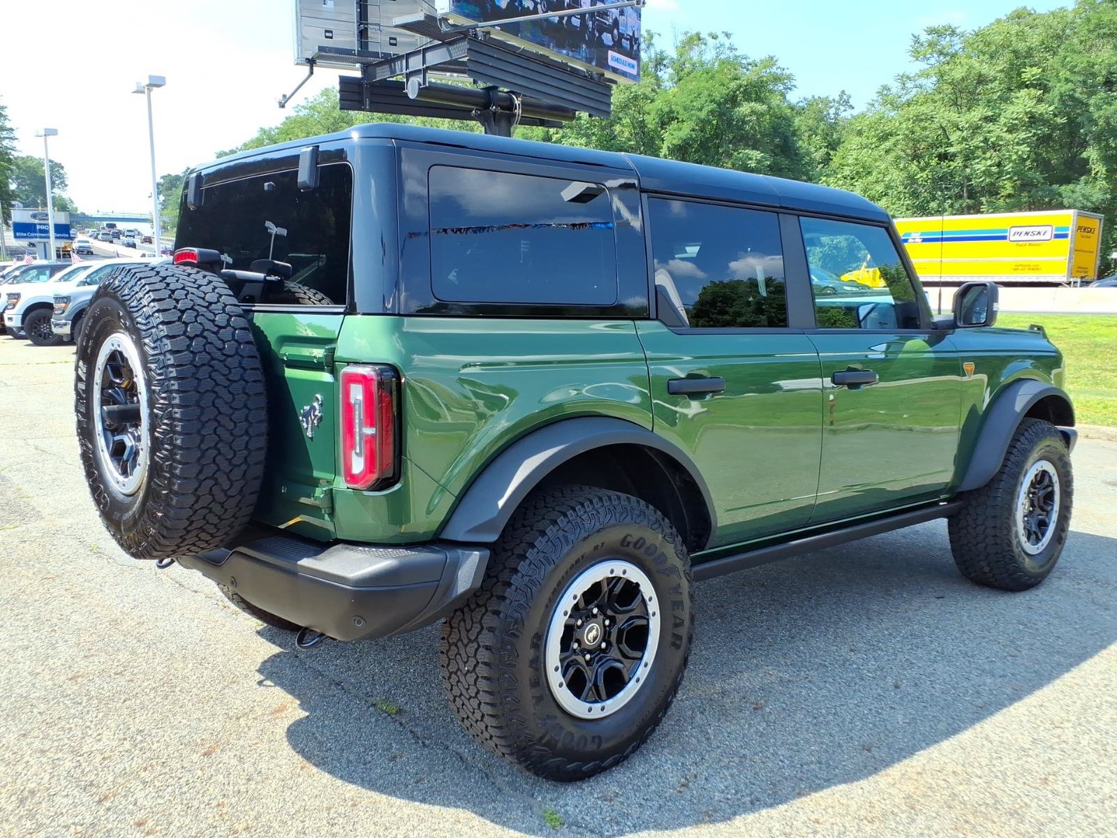 Certified 2025 Ford Bronco Badlands AWD/4WD image 8