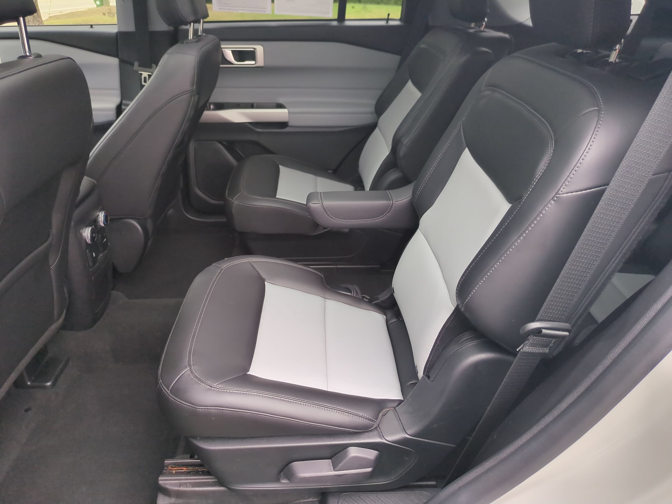Certified 2022 Ford Explorer XLT RWD image 28