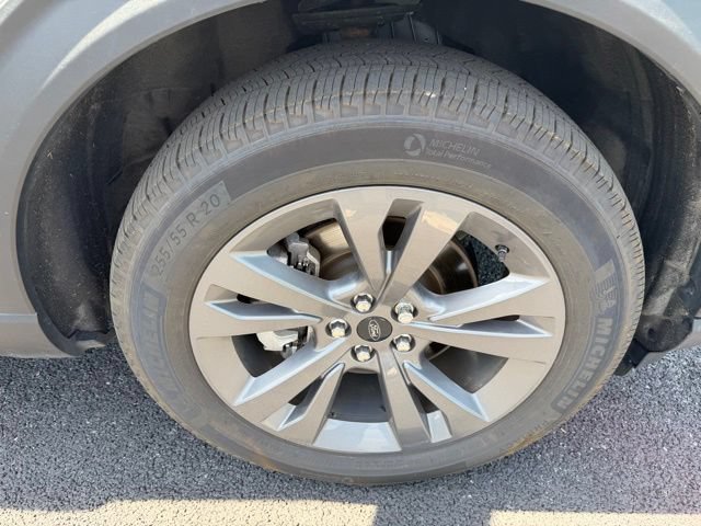 Certified 2024 Ford Explorer XLT w/ Equipment Group 202A AWD/4WD image 11