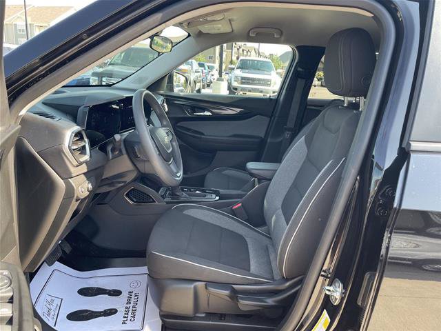 Used 2024 Chevrolet TrailBlazer LT AWD/4WD image 16