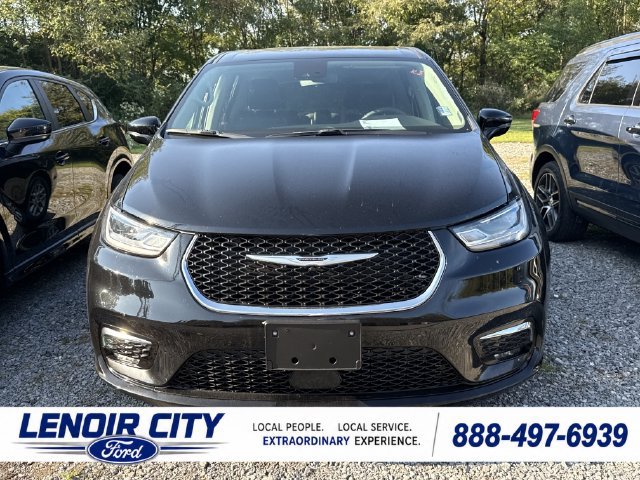 Used 2024 Chrysler Pacifica Touring-L FWD image 9