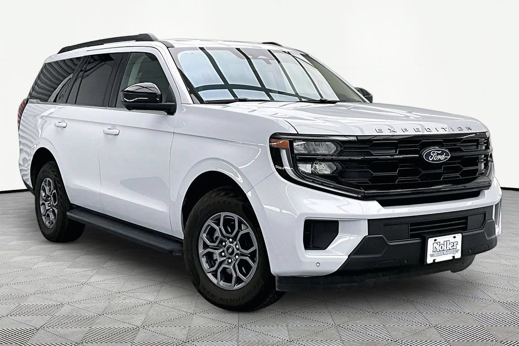 Certified 2025 Ford Expedition Active AWD/4WD image 12