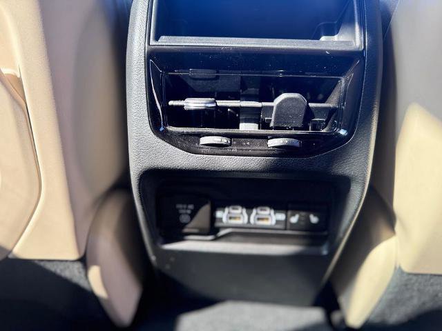 Used 2023 Jeep Grand Cherokee Limited image 18