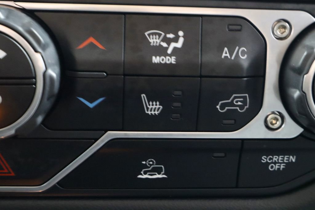 Used 2025 Jeep Wrangler Unlimited Sahara image 11