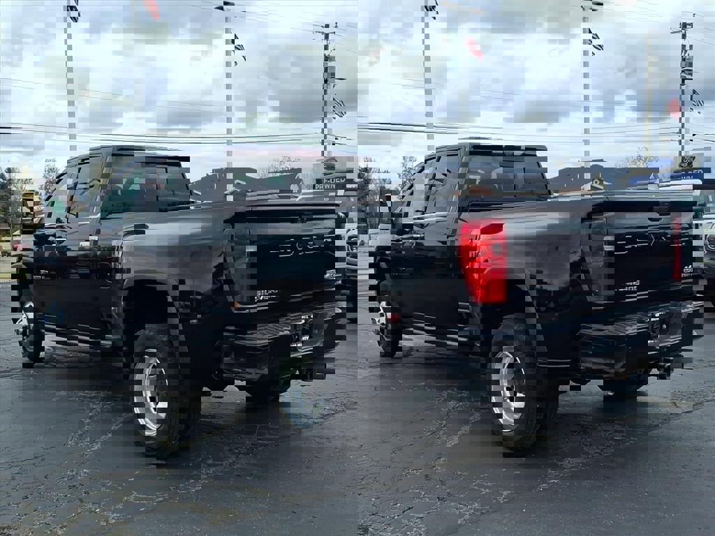 Used 2021 Chevrolet Silverado 3500 High Country w/ LPO, Hitch Package image 2