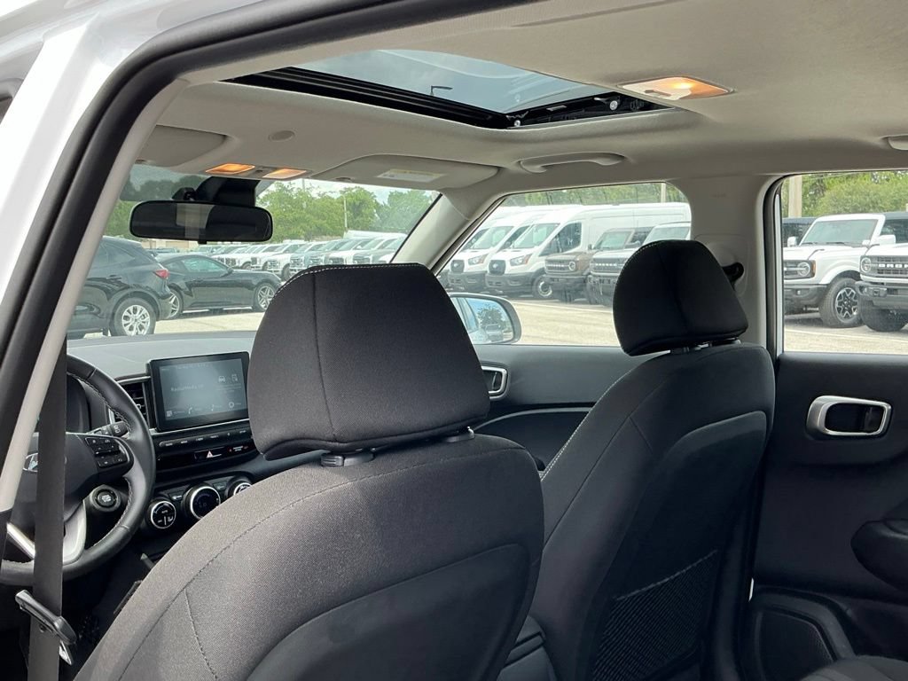 Used 2025 Hyundai Venue SEL FWD image 27