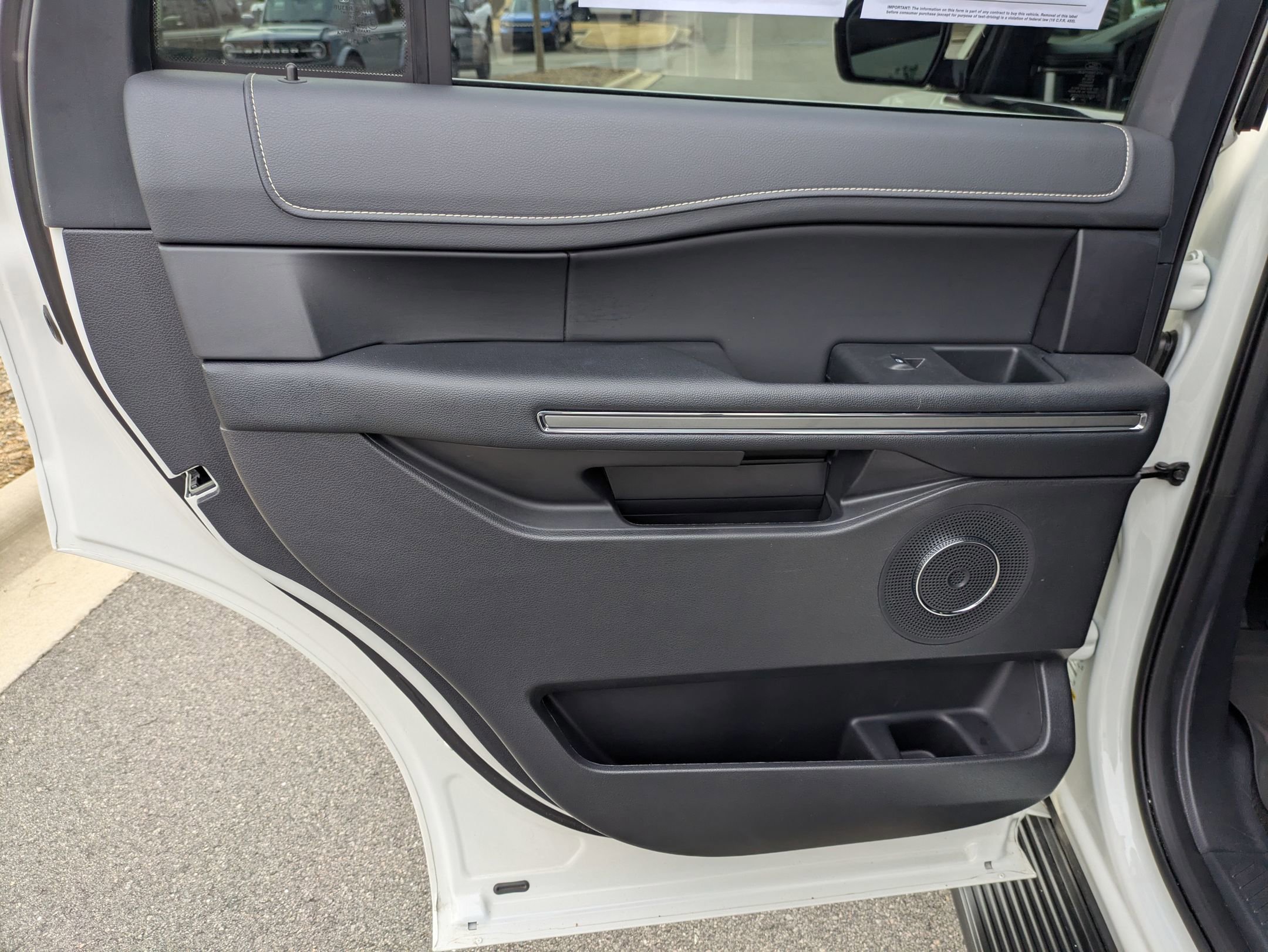 Certified 2024 Ford Expedition XLT image 32