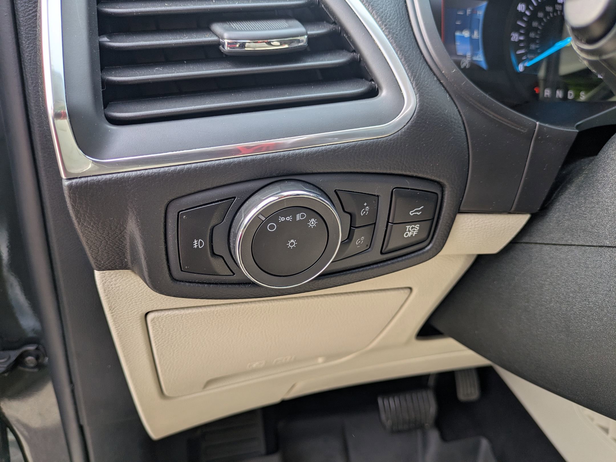 Certified 2023 Ford Edge Titanium image 17