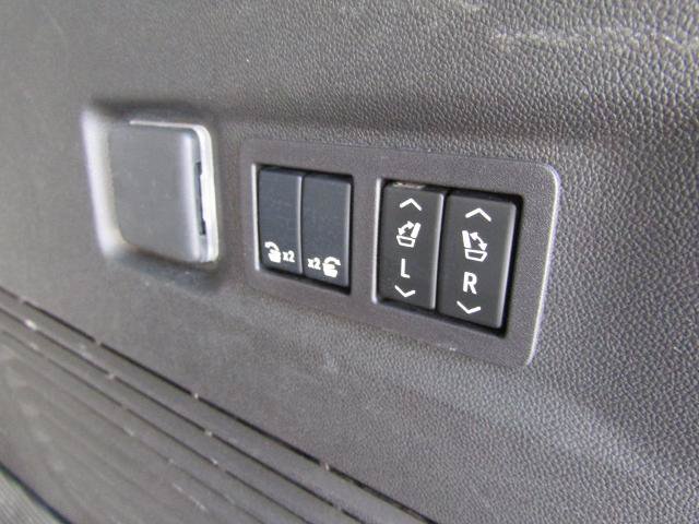 Used 2025 GMC Yukon XL Elevation AWD/4WD image 40