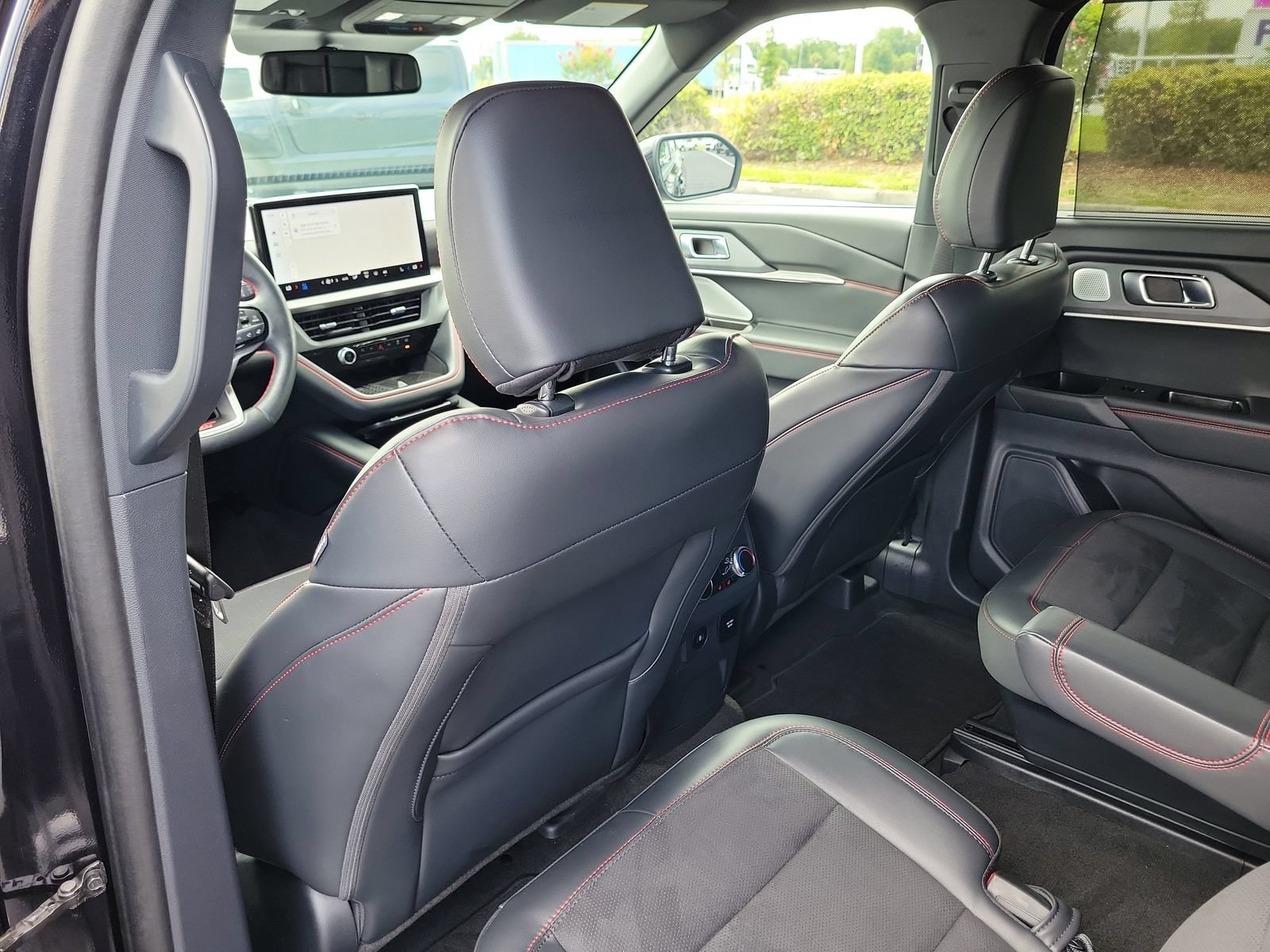 Certified 2025 Ford Explorer ST RWD image 10