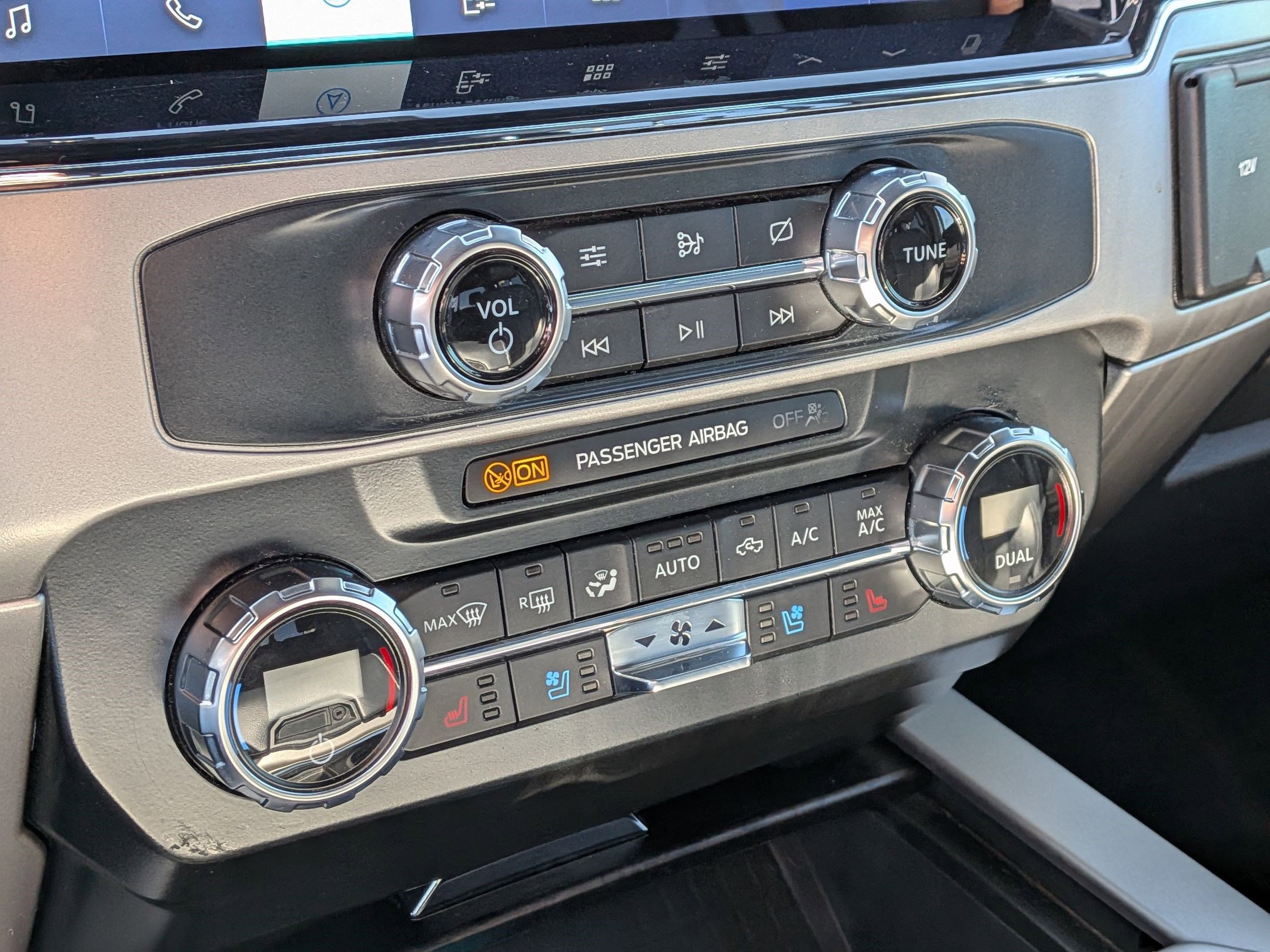 Certified 2022 Ford F350 Lariat w/ Tremor Off-Road Package image 24