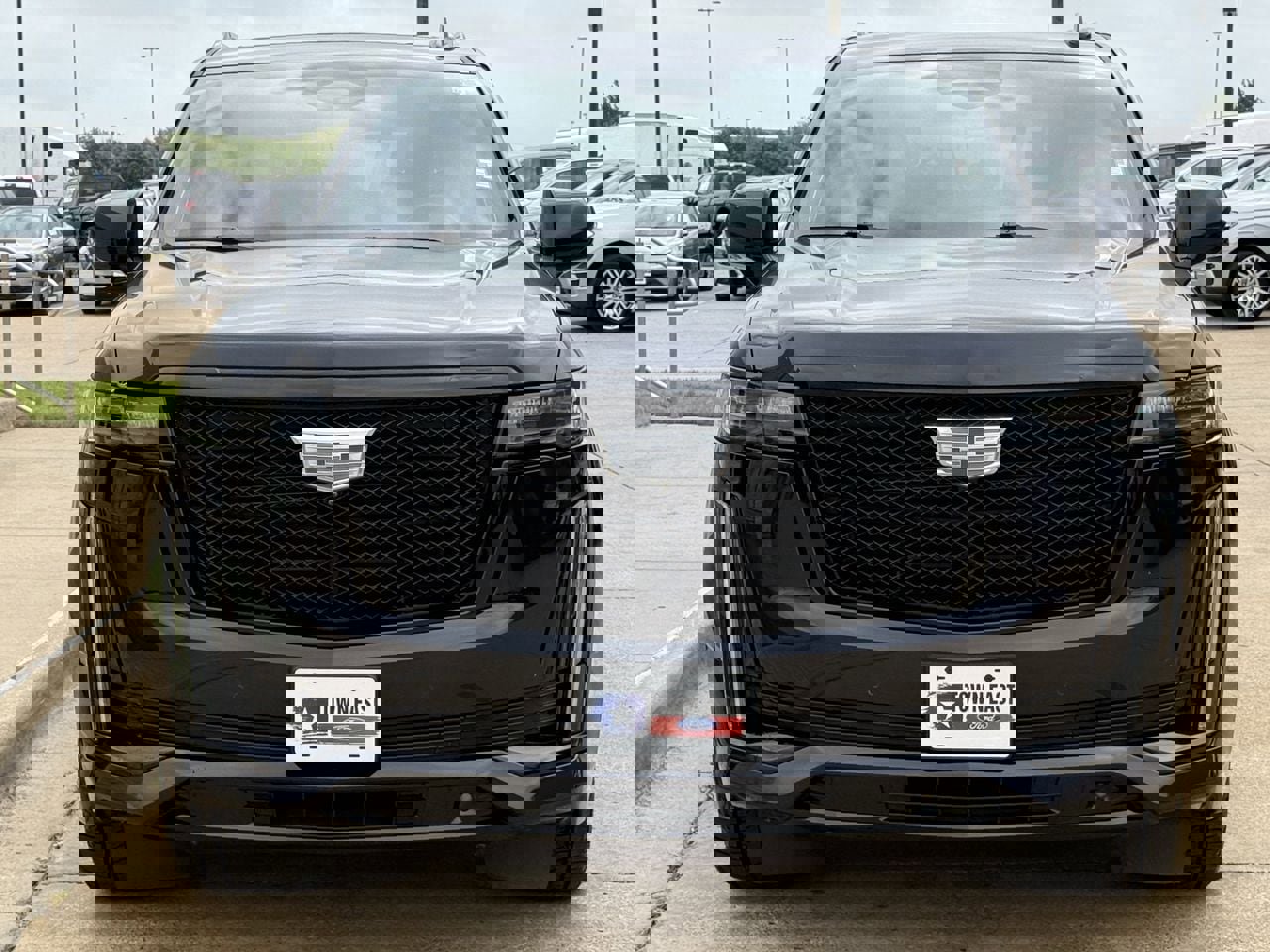 Used 2023 Cadillac Escalade Sport Platinum w/ LPO, ONYX Package image 6