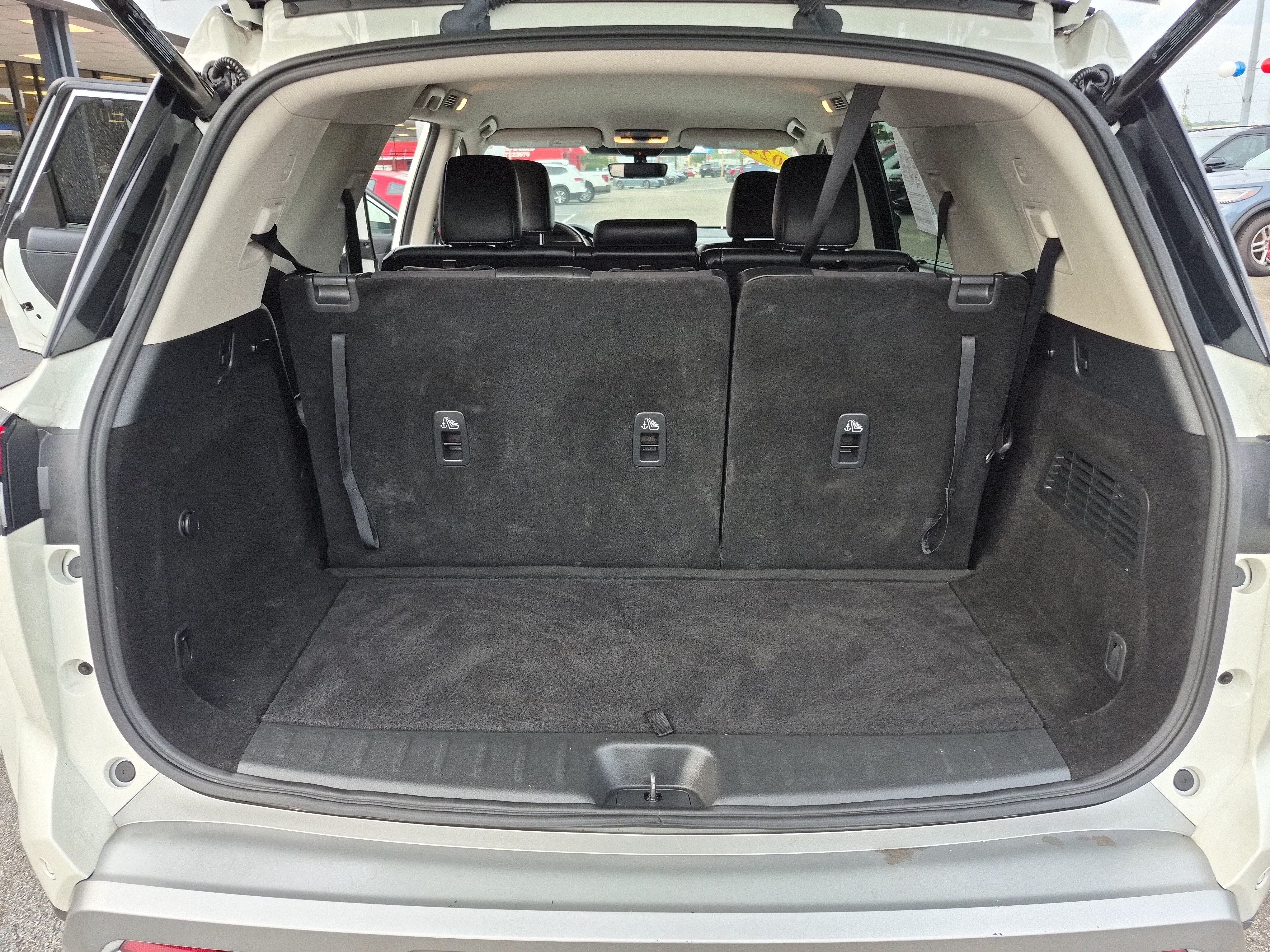 Used 2024 Nissan Pathfinder SL AWD/4WD image 18