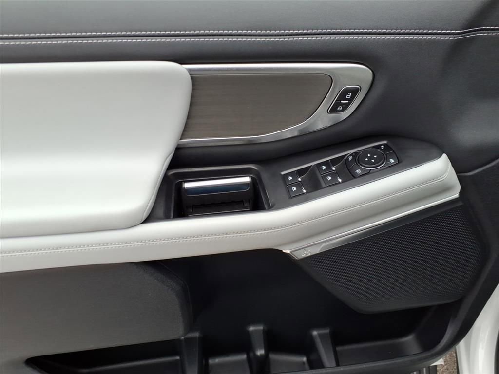 Certified 2025 Ford Expedition Platinum image 18