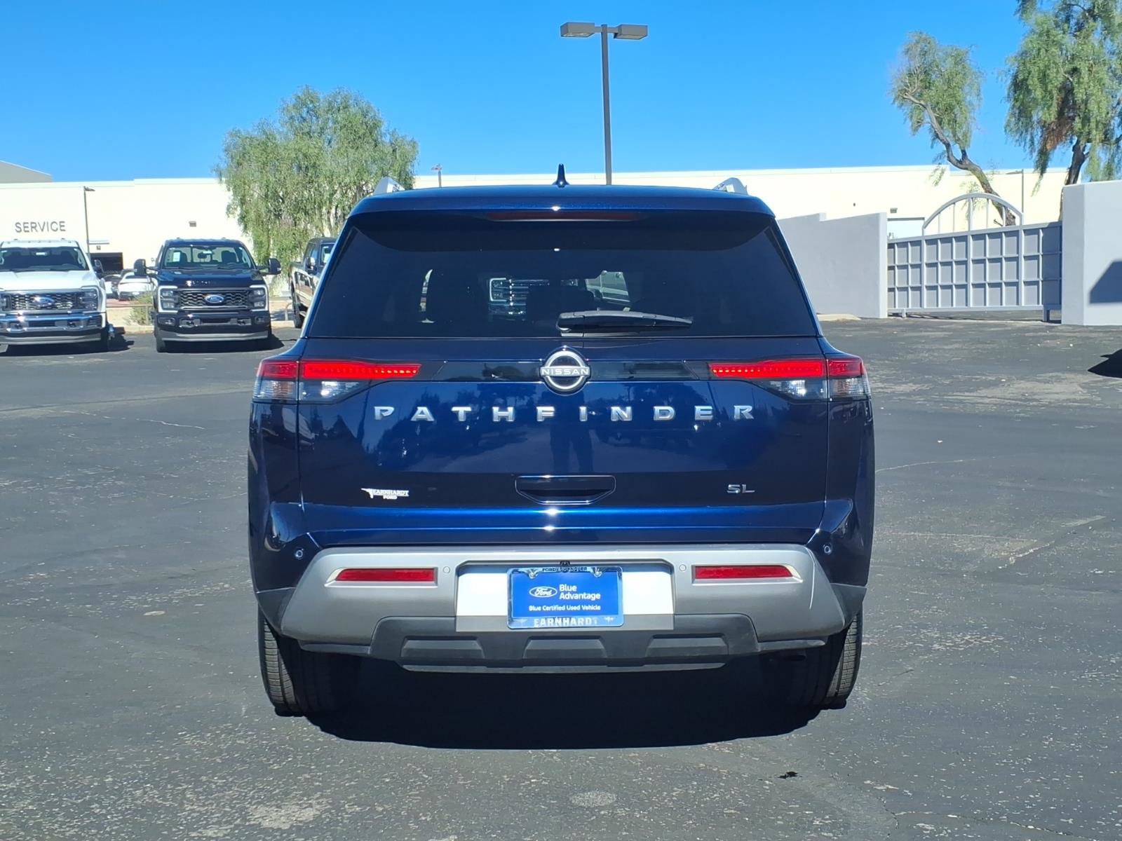 Used 2025 Nissan Pathfinder SL FWD image 4